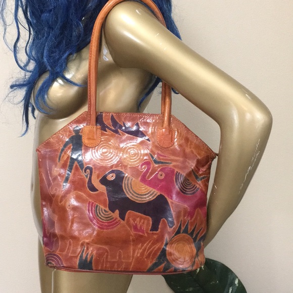 Handbags - 🔥HP🔥Elephant designed leather bag